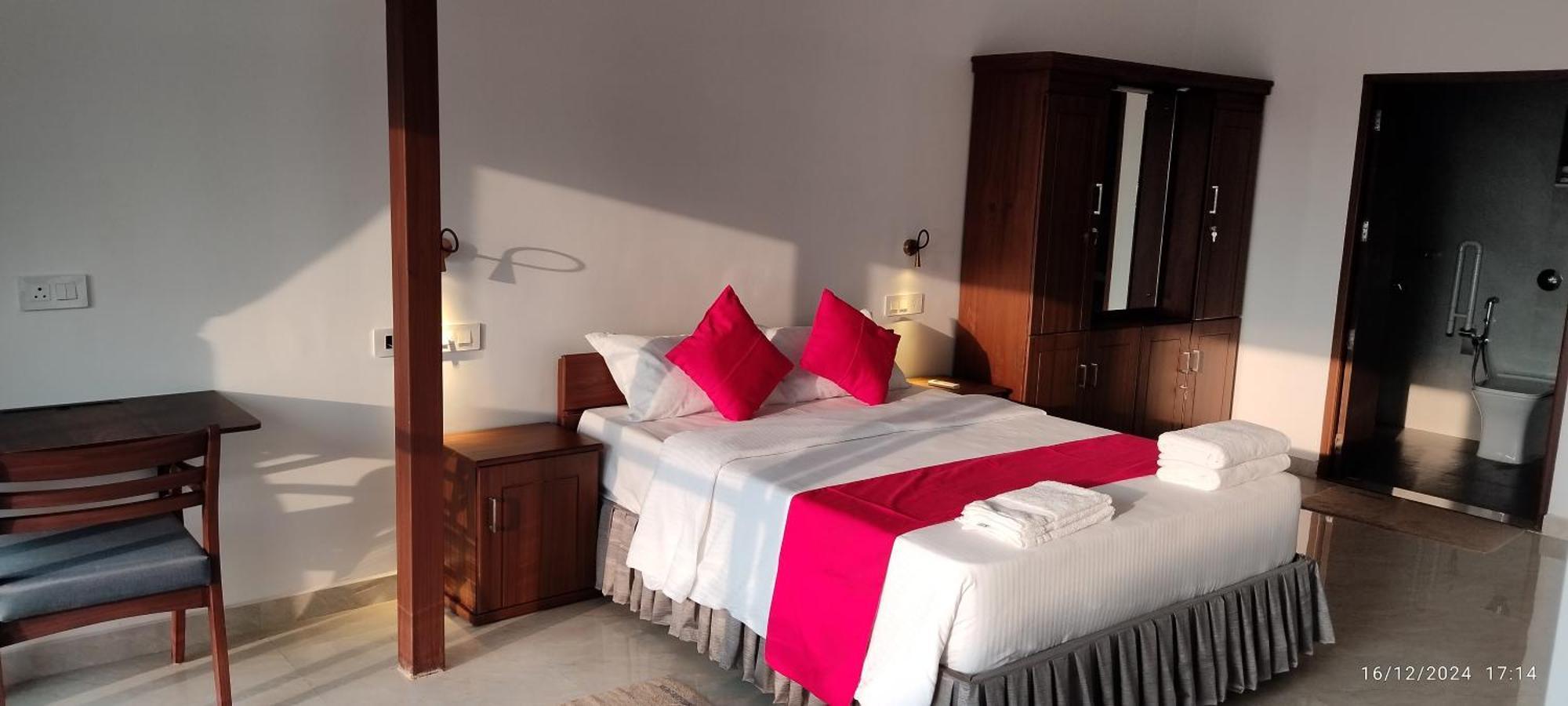 Alleppey Holiday Beach Resort Alappuzha Екстериор снимка
