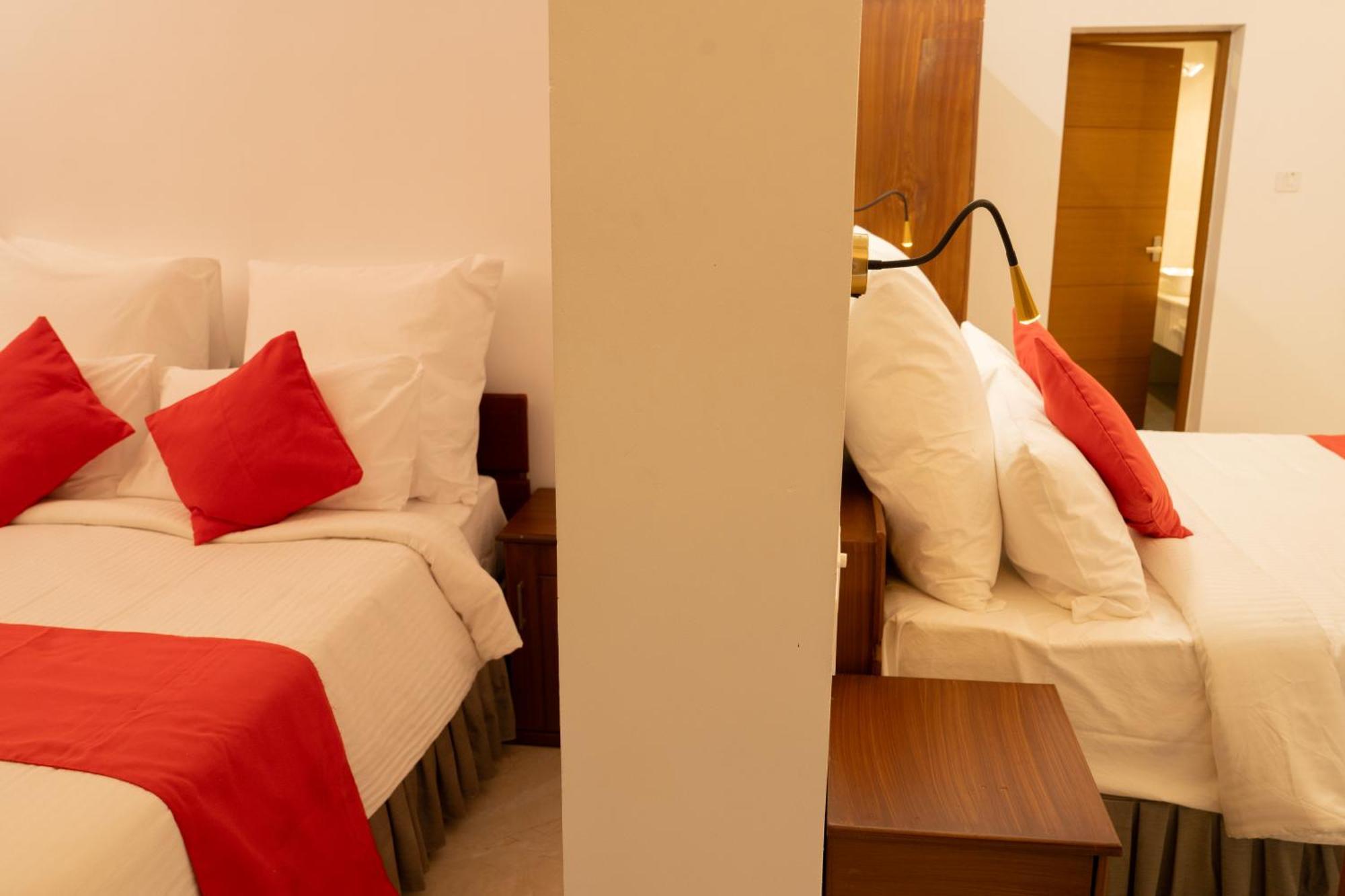 Alleppey Holiday Beach Resort Alappuzha Екстериор снимка