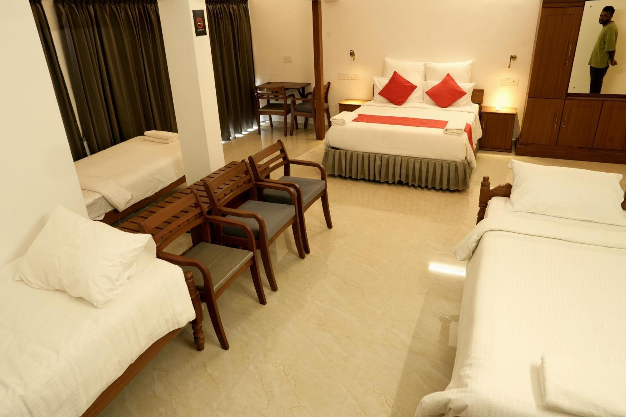 Alleppey Holiday Beach Resort Alappuzha Екстериор снимка