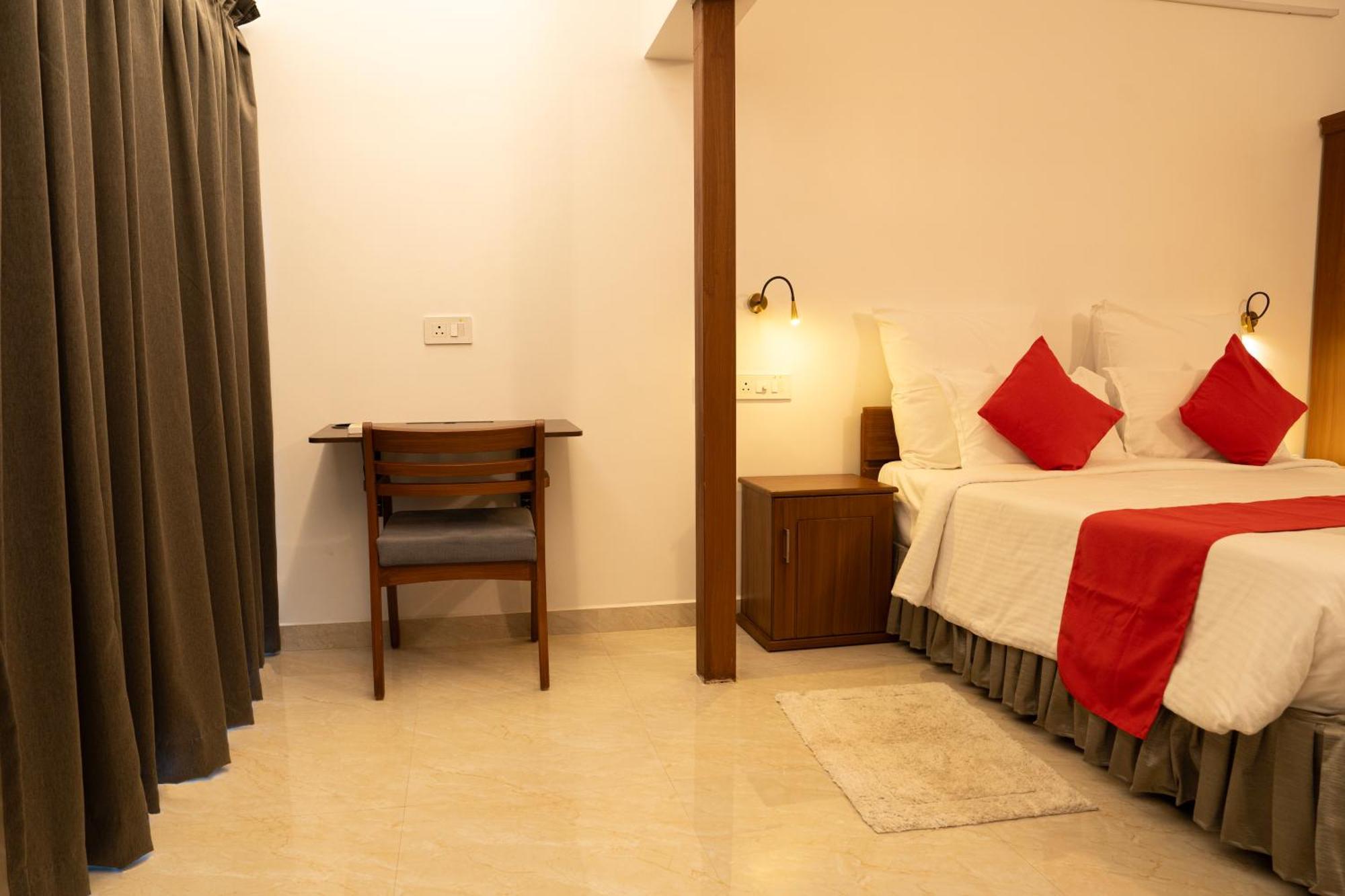 Alleppey Holiday Beach Resort Alappuzha Екстериор снимка