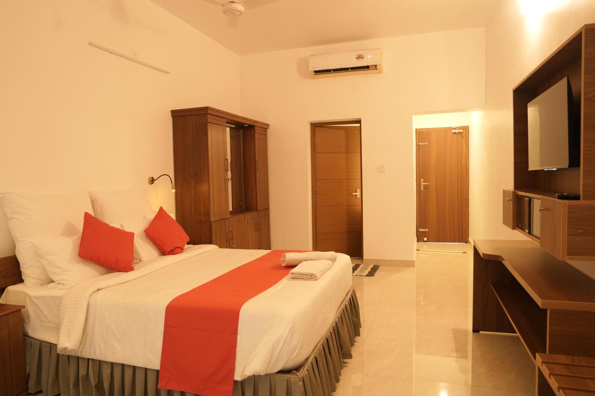 Alleppey Holiday Beach Resort Alappuzha Екстериор снимка