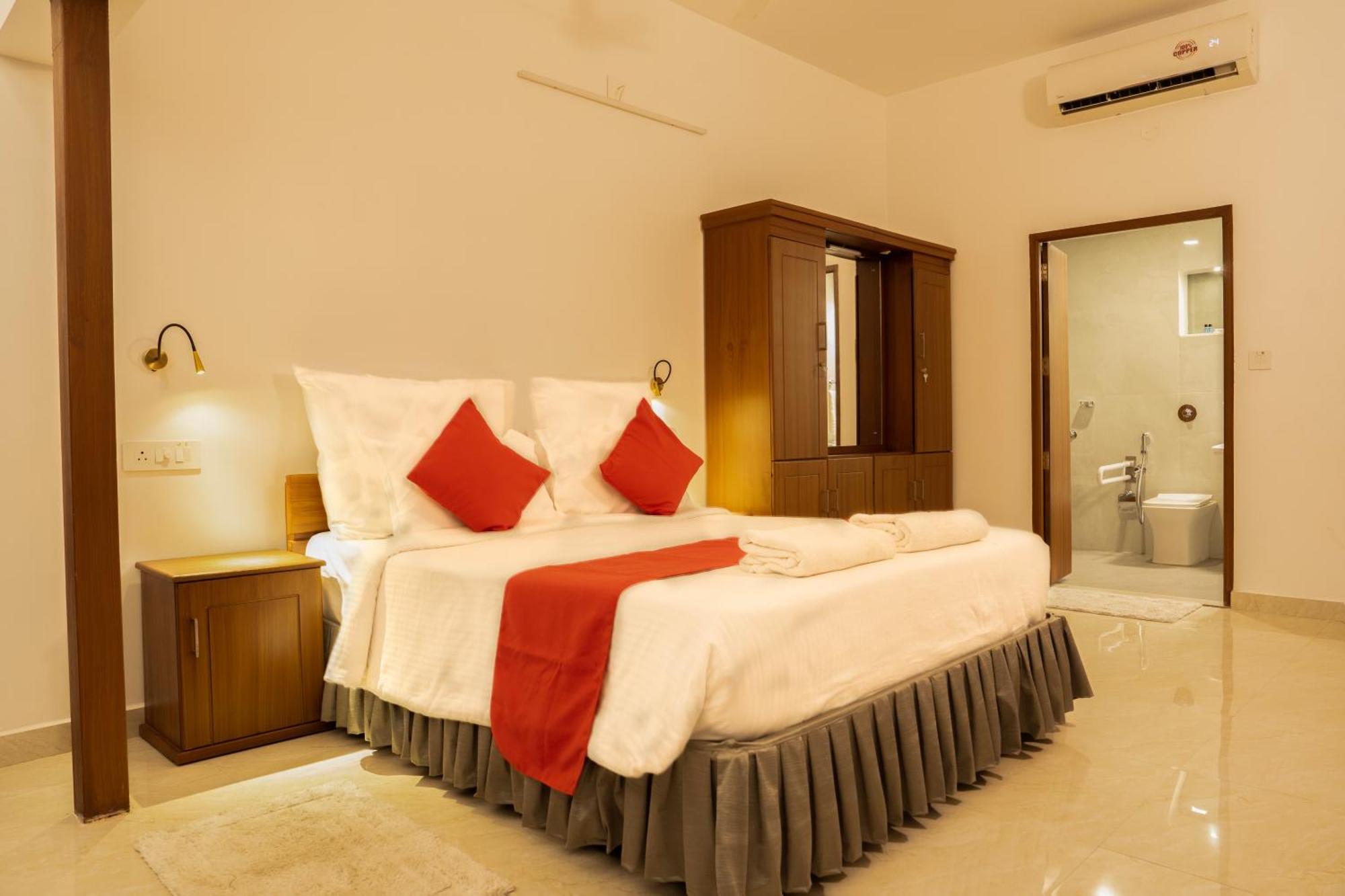 Alleppey Holiday Beach Resort Alappuzha Екстериор снимка