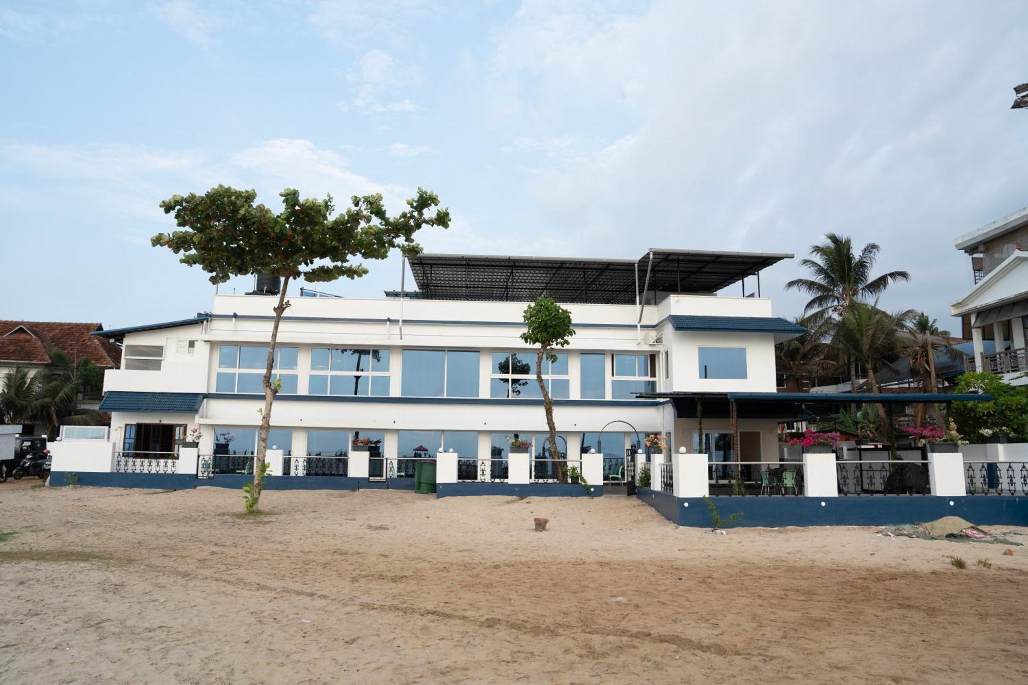 Alleppey Holiday Beach Resort Alappuzha Екстериор снимка