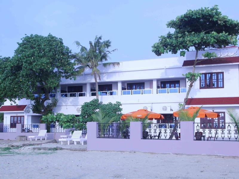 Alleppey Holiday Beach Resort Alappuzha Екстериор снимка